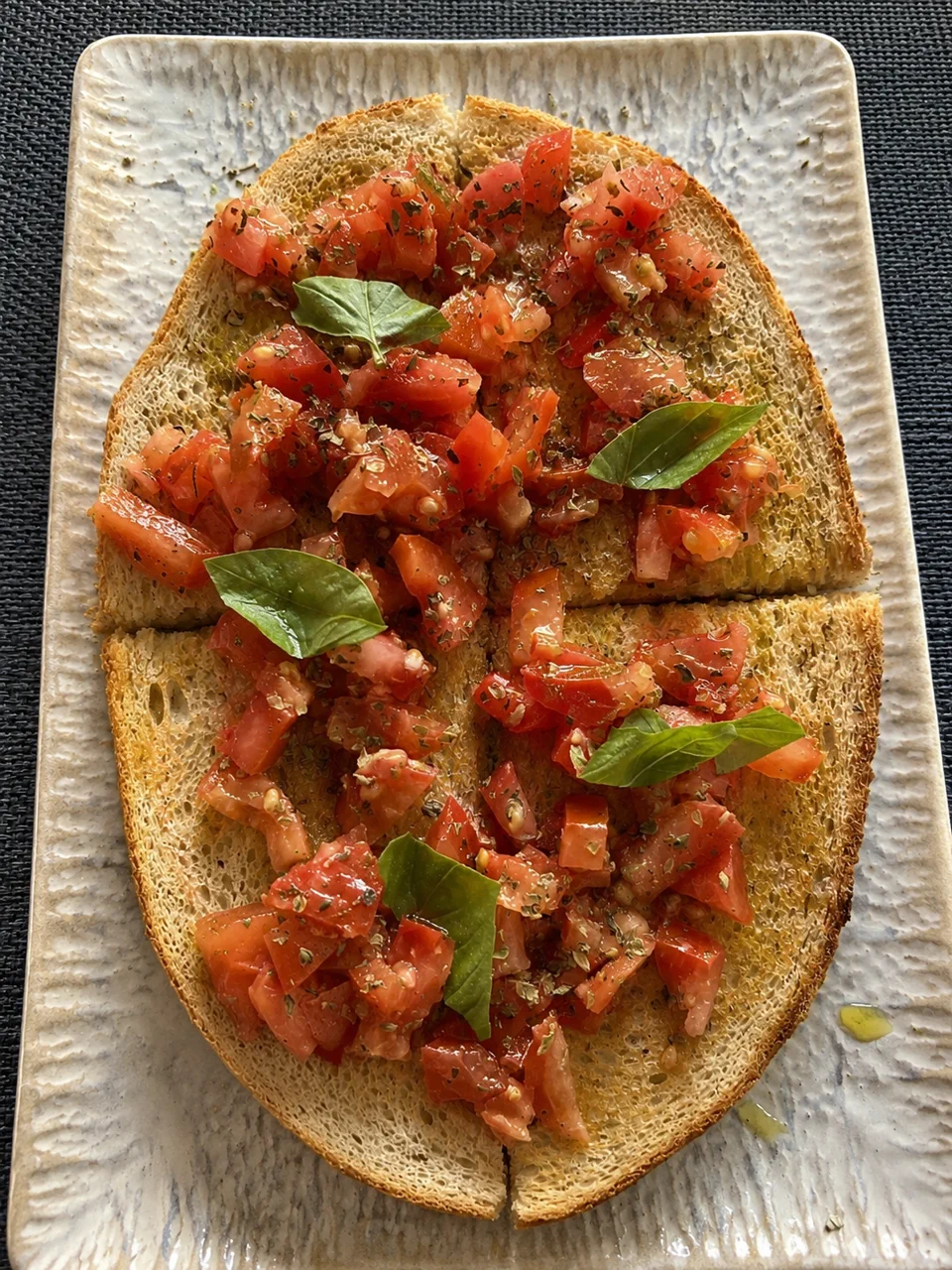 Bruschetta de tomate fresco y albahaca en Lungomare